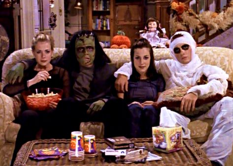 Multiple Halloween episodes of Sabrina the Teenage Witch. I cant be the only one who misses this show 00s Halloween Aesthetic, Halloween Aesthetic 90s, Halloween In The 90s, 90’s Halloween, Halloween Season Of The Witch, 90s Halloween Aesthetic, Kitchy Halloween, Halloween 90s, Halloween Episodes