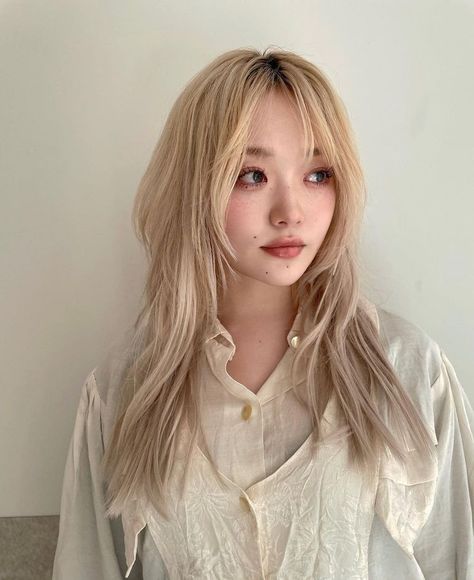 Blond Korean Hair, Blonde Korean Hair, Blonde Hime Cut, Korean Blonde Hair, Blond Hair With Bangs, Blonde Hair Japanese, Asian Blonde Hair, Blonde Dyed Hair, Japanese Hair Color