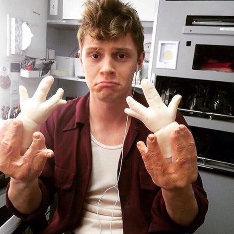 Evan behind the scenes in FreakShow as Jimmy Darling American Horror Story Tumblr, Ahs Party, Jimmy Darling, Party Monsters, Ahs Cast, Tate And Violet, American Horror Story 3, Tate Langdon, Ryan Murphy