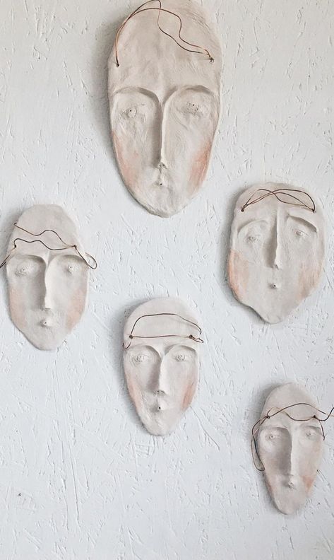 Polymer Clay Face Sculpture, Air Dry Clay Mask, Ceramic Masks Ideas, Ceramic Faces, Ceramic Mask, Air Dry Clay Projects, Paper Mache Art, Clay Wall Art, Clay Paint