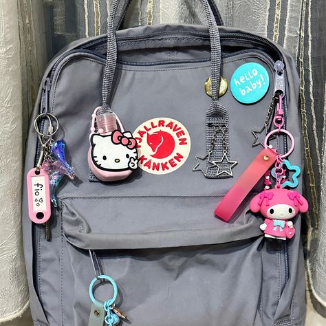 back to school, what’s in my kanken, kanken inspo, sanrio aesthetic What’s In My Kanken, Kanken Bag Aesthetic, Fjallraven Kanken Aesthetic, Bookbag Ideas, Aesthetic Kanken, Kanken Aesthetic, Converse Bag, Stationary Bag, Mochila Kanken