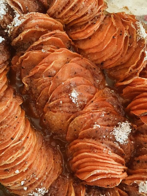 These Crispy Caramelized Sweet Potatoes use a mandoline. By thinly slicing the potatoes and standing them upright, the edges become crispy. There is also a brown sugar-ginger glaze which makes them caramelized in the oven. Sliced Sweet Potatoes, Icelandic Christmas, Sweet Potato Stacks, Brown Sugar Sweet Potatoes, Ginger Glaze, Sweet Potato Pie, Honey Recipes, Food Options, Roast Recipes