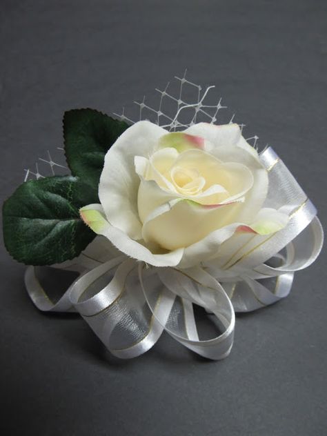 Keepsake Corsage for Mother's Day made by Designer Flair Boutique on Facebook. Corsage Wedding Mother, Mother Of The Bride Flowers, Mother Of The Bride Corsage, Bridal Shower Corsages, Mother Of Bride Corsage, Bride Corsage, Vintage Corsage, Diy Wrist Corsage, Prom Flowers Corsage