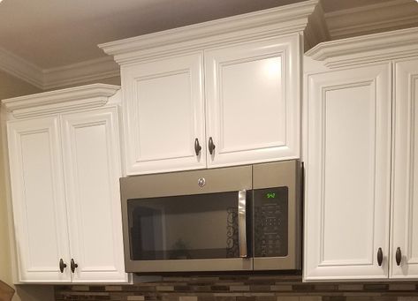 Adding Height To Cabinets, Crown Molding On Kitchen Cabinets, Staggered Kitchen Cabinets, Kitchen With Cabinets, Molding Kitchen, Kitchen Cabinet Molding, Diy Kitchen Cabinets Painting, Cabinet Molding, Circle House