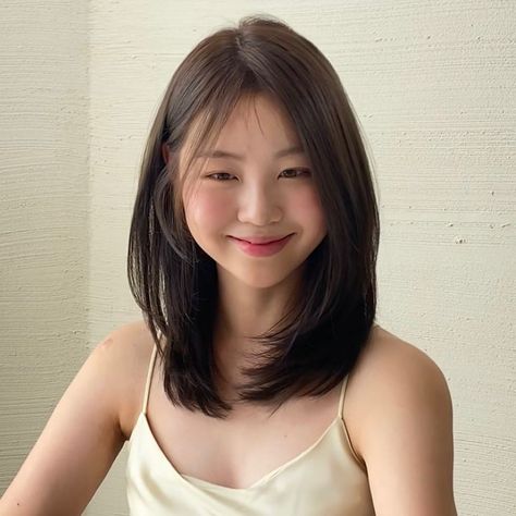 Pretty Hair Cuts, Hair Style Korea, Hair Inspiration Long, Layered Haircuts For Medium Hair, Fesyen Rambut, Hair Cutting Videos, Asian Short Hair, Hair Inspiration Short, Hairstyles For Layered Hair