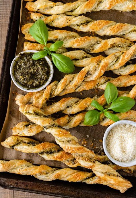 Pesto Parmesan Cheese Straws {4-Ingredients} - Two Peas & Their Pod Finger Sandwich, Impressive Appetizers, Pesto Cheese, Fancy Appetizers, Cheese Puff Pastry, Cheese Straws, Puff Pastry Recipes, Stuffed Pepper Soup, Breadsticks