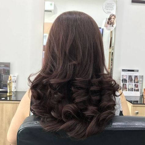 Layered haircuts Lose Curls Long Hair, Lose Curl, Hair Cuts For Medium Hair, Loose Curls Medium Length Hair, Cuts For Medium Hair, Layered Short Bob, Medium Length Hair Color Ideas, Medium Length Hair Color, Curls For Medium Length Hair