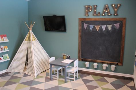 Love the chalkboard and the play above it! Baby Playroom, Basement Playroom, Boys Playroom, Girls Playroom, Playroom Design, Big Boy Room, Toy Rooms, Big Girl Rooms, Toddler Room