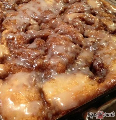 Cinnamon Bun Cake, Bun Cake, Brittle Recipes, Cinnamon Cake, Cinnamon Roll Cake, Roll Cake, Cake Roll, Cinnamon Buns, Food Cakes