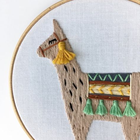 Peruvian Embroidery Designs, Alpaca Embroidery, Hoop Weaving, Embroidery Llama, Llama Embroidery, Llama Cross Stitch, Llama Weaving, Bead Painting, Yellow Embroidery