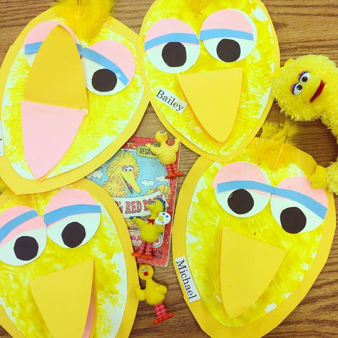 Big bird craft.  Painted with forks. Big Bird Crafts For Preschool, Sesame Street Crafts For Infants, Sesame Street Crafts For Preschool, Yellow Crafts For Toddlers, Bees Preschool, Preschool Alphabet Crafts, Sesame Street Crafts, Preschool Birds, Big Bird Sesame Street