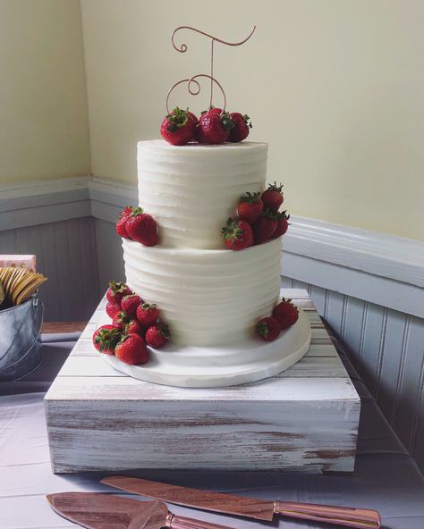 Strawberry Shortcake Wedding Cake Ideas, 2 Tier Strawberry Cake, Strawberry Shortcake Wedding Cake, Wedding Cake Strawberry, Wedding Cake With Strawberries, Strawberry Wedding Cake, Strawberry Cake Decorations, Berry Wedding Cake, Strawberry Wedding Cakes