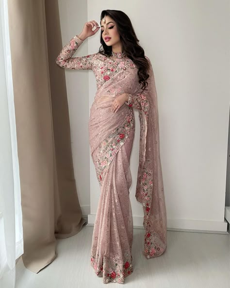 Saree For Barat Function, Sari Ideas, Pakistani Saree, Engagement Saree, Designer Sarees Wedding, Sarees For Girls, Sari Design, Fancy Saree, Fashionable Saree Blouse Designs