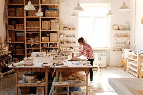 Studio Workstation Desk, Atelier Design Studio, Home Workshop Studio, Wood Working Studio, Art Studio Work Table, Art Studio Cabinets, Print Shop Work Spaces, Illustrators Studio, Workshop Tables