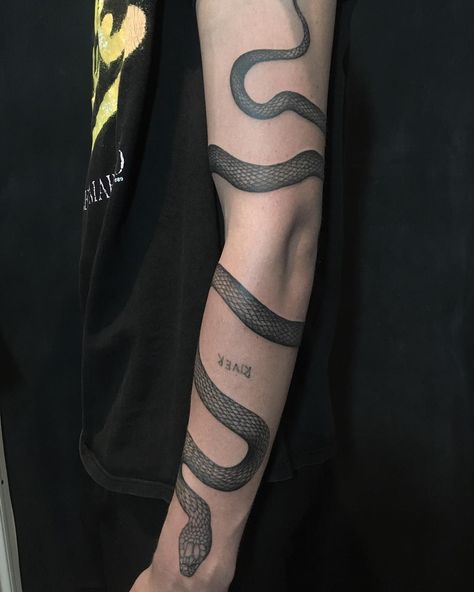 Chris Simpson, Voll Arm-tattoos, Herren Hand Tattoos, Around Arm Tattoo, Tattoo Snake, Serpent Tattoo, Wrap Tattoo, Tattoo Dotwork, Snake Tattoo Design