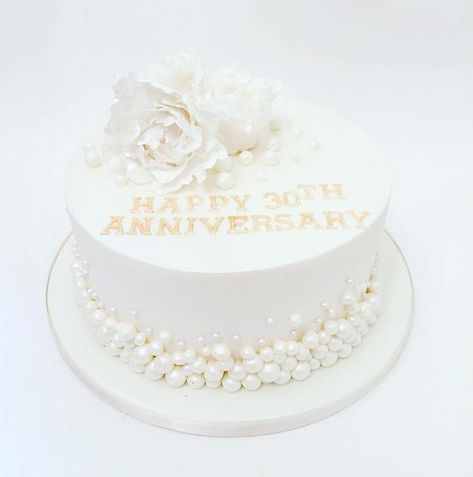 Pearl Anniversary Cake, 30th Wedding Anniversary Cake, 30th Anniversary Cake, Cake With Pearls, 40th Wedding Anniversary Cake, 60 Wedding Anniversary Cake, 30th Anniversary Parties, Pearl Anniversary, Mini Wedding Cakes