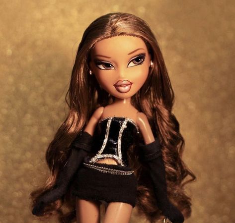 Bratz Aesthetic Outfit, Bratz Doll Makeup, Bratz Yasmin, Black Bratz Doll, Bratz Doll Outfits, Brat Doll, Bratz Girls, Bratz Inspired Outfits, Doll Aesthetic