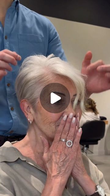 Kort Pixie, Short Hair Back, Κούρεμα Bob, Chic Short Haircuts, Over 60 Hairstyles, New Haircut, Short Hair Over 60, Haircut For Older Women, Very Short Hair