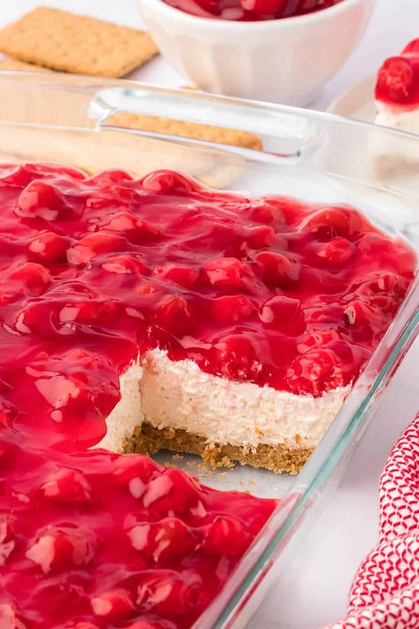 Cherry Filling Recipes, Cherry Delight Recipe, Cherry Delight Dessert, Cherry Recipes Dessert, Delight Dessert, Cherry Cheesecake Recipe, Cherry Pie Bars, No Bake Cherry Cheesecake, Lemon Cake Easy