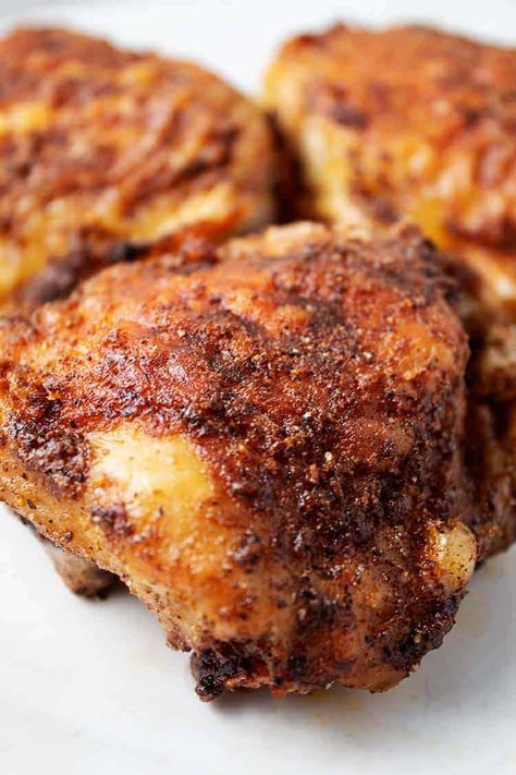 These easy Air Fryer Chicken Thighs are delicious and extra crispy thanks to a secret ingredient! Serve this as a keto chicken recipe or regular chicken recipe with your favorite side dish. Air Fryer Carnivore Recipes, Carnivore Chicken Recipes, Super Bowl Food Menu, Keto White Chicken Chili, Low Carb Chicken Wings, Air Fryer Recipes Chicken Thighs, Low Carb Chili Recipe, Keto Mac And Cheese, Air Fryer Chicken Thighs