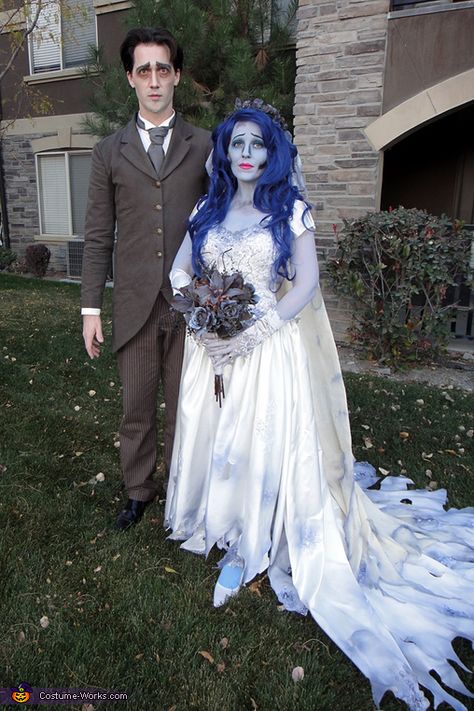 Brenna: I submitted my Corpse Bride Costume in another category, but I also wanted to enter my husband and I together! :-) These costumes are the two main characters in Tim... Victor Van Dort, Disney Costume Makeup, Halloween Bride Costumes, Halloween Costumes 2014, Corpse Bride Costume, The Corpse Bride, Tim Burton Corpse Bride, Halloween Bride, Halloween Parejas