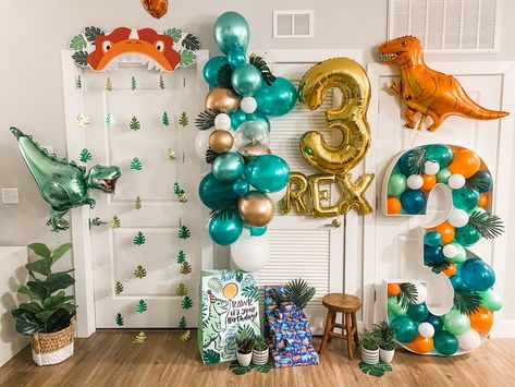 Boy Third Birthday Theme, 3rd Birthday Party Ideas, 3rd Birthday Party For Girls, 3rd Birthday Party For Boy, Birthday Party Places, Dinosaur Birthday Party Decorations, Parenting Challenge, Boy Birthday Decorations, 3rd Birthday Party