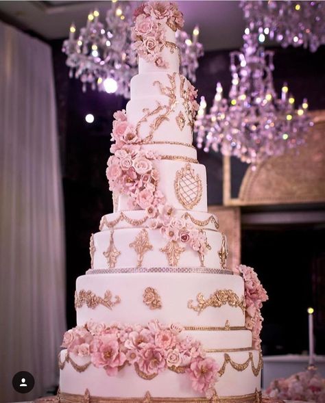 Quince Cakes, Quince Cake, Sweet 15 Party Ideas Quinceanera, Quinceanera Pink, Wedding Disney, Debut Ideas, Pink Quince, Quinceanera Cakes, Quince Decorations