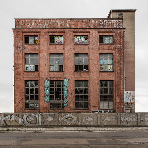 Awaiting on Behance Paper Models House, Abandoned Factory, Train Miniature, Warehouse Design, Building Front, Old Warehouse, Model Train Scenery, Industrial Architecture, Old Factory