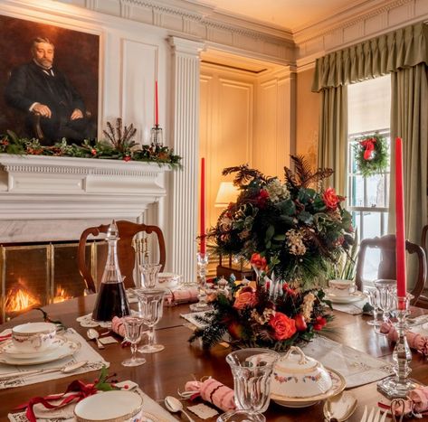 9 Festive Mansion Museums | The New England Holiday Bucket List - New England Today The Breakers Newport, New England Mansion, New England Interior, Holiday Bucket List, New England Christmas, England Christmas, Holiday House Tours, New England Aesthetic, Sailing Day