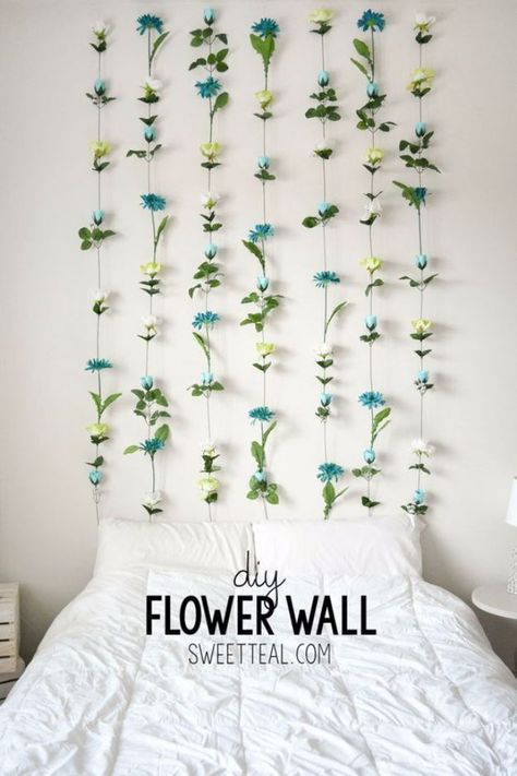 Best DIY Room Decor Ideas for Teens and Teenagers - DIY Flower Wall - Best Cool Crafts, Bedroom Accessories, Lighting, Wall Art, Creative Arts and Crafts Projects, Rugs, Pillows, Curtains, Lamps and Lights - Easy and Cheap Do It Yourself Ideas for Teen Bedrooms and Play Rooms http://diyprojectsforteens.com/diy-room-decor-ideas-teens?utm_content=buffer3b6ff&utm_medium=social&utm_source=pinterest.com&utm_campaign=buffer Headboard Tutorial, Diy Flower Wall, Dorm Diy, Dorm Room Diy, Diy Wand, Hemma Diy, Decor Ikea, Headboard Wall, White Bed