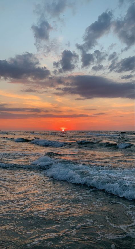 Sea Vibe, Sea Pics, Tapeta Z Hello Kitty, Sky Pic, Aesthetic Sea, Waves Photos, Beach Sunset Wallpaper, Beach Sky, Sky Pics