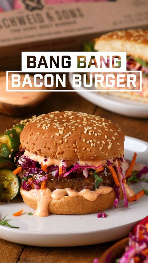 Elevated Burger Recipes, Crazy Burger Recipes, Burger Special Ideas, Gourmet Beef Burgers, Unique Burgers Ideas, Fun Burger Ideas, Fall Burger Ideas, Pub Food Ideas Bar Restaurant, Crazy Burger Ideas