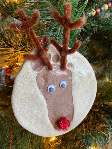 Handprint Reindeer, Reindeer Footprint, Baby Footprints Christmas, Salt Dough Ornament, Baby Christmas Crafts, Reindeer Handprint, Salt Dough Ornaments, Baby Reindeer, Party Hacks