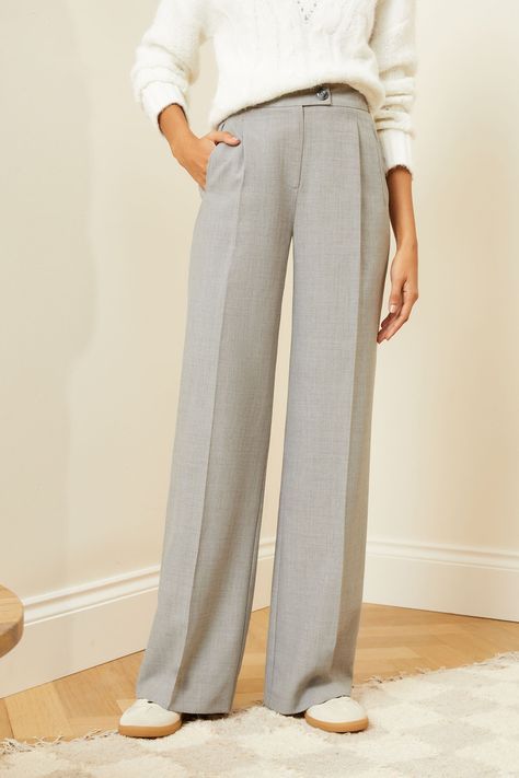 Smart Casual Trousers Women, Classic Tailored Style Women, Womens Wide Leg Pants Outfit, Wide Legged Trousers Outfit, Tailored Trousers Women, Gray Trousers Outfit, Tailored Trousers Outfit, Ladies Wide Leg Trousers, Grey Trousers Outfit