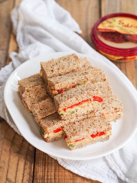 Veggie Sandwiches, Hummus Salad, Chickpea Hummus, Tailgating Ideas, Tea Sandwich, Tea Party Sandwiches, Vegan Sandwiches, Vegan Party Food, Afternoon Tea Recipes