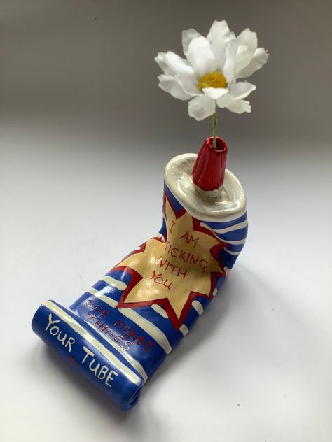 This ceramic bud vase is hand made by me and finished with ceramic paint . It is quirky and usable , it can be a gift to a friend or loved one Clay Aesthetic, Flag Book, Ceramic Bud Vases, Vase Clay, Ceramic Bud Vase, Ceramic Art Sculpture, History Projects, Ceramic Gifts, Pottery Sculpture