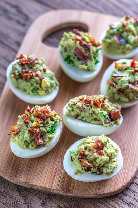 Guacamole Deviled Eggs, Bacon Guacamole, Devilled Eggs Recipe Best, Deviled Eggs Recipe, Perfect Keto, Diet Vegetarian, Avocado Recipes, Party Food Appetizers, Deviled Eggs