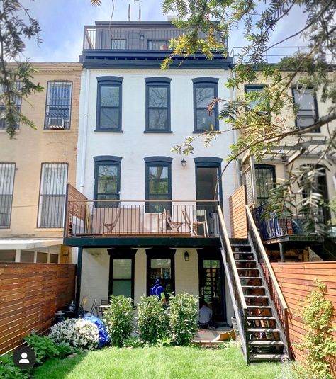 Park Slope Brownstone, Brownstone Backyard Ideas, Brownstone Basement, Brownstone Deck, Brooklyn Brownstone Interior, Ipe Fence, Brownstone Backyard, New York Backyard, Brownstone Renovation