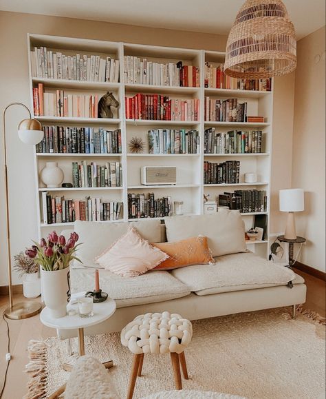 Beautiful Home Library, Living Pequeños, Cozy Home Library, Home Library Design, Home Libraries, Inviting Home, Reading Room, Home Library, Chic Home