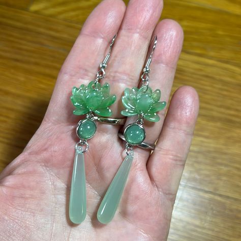 Green Simulated Jade Long Dangle Earrings 81320