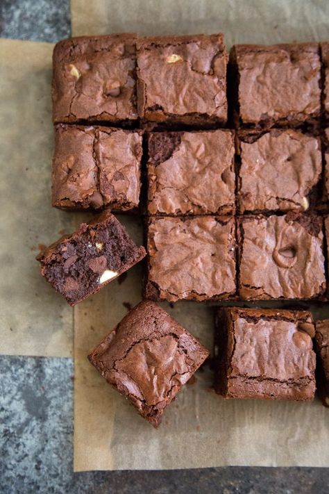 Triple Chocolate Brownies (fudge brownies)- The Little Epicurean Brownie Milkshake, Triple Chocolate Brownies, Insta Aesthetic, Brownie Toppings, Blondie Brownies, Brownie Points, Food Babe, Best Brownies, Unsweetened Chocolate