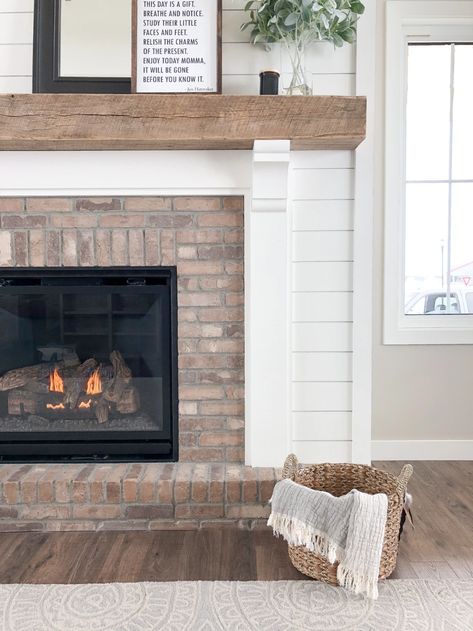 Home Decorating Ideas Living Room, Farmhouse Fireplace Decor, Fireplace Redo, Fireplace Update, Brick Fireplace Makeover, Shiplap Fireplace, Farmhouse Fireplace, Rustic Fireplaces, Custom Fireplace