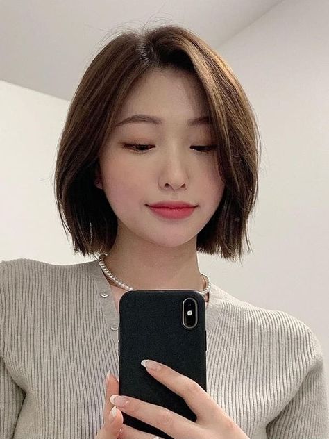 voluminous Korean blunt bob Asian Hair Bob, Japanese Short Hair, Tan Skin Blonde Hair, Bob Hairstyles For Round Face, Short Hair Cuts For Round Faces, Korean Short Hair, Layered Haircuts For Medium Hair, Asian Short Hair, Hair Inspiration Short