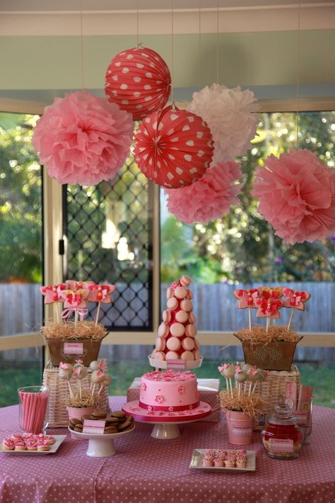 Dessert Table Ideas Tea Party Activities, Baby Shower Food For Girl, Kids Tea Party, Birthday Table Decorations, Princess Tea Party, Trendy Baby Shower Ideas, Girl Birthday Decorations, Baby Shower Table, Heart Themed