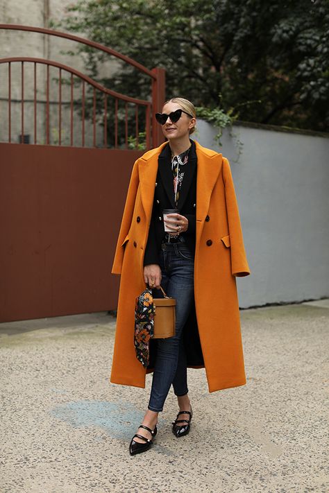 Blair Eadie Collection Nordstrom | Burnt Orange Coat, Chic Fall Style Trent Coat, Orange Outfits, Work Outfits Frauen, Simply Orange, Chic Fall Fashion, Blair Eadie, Fall Fashion Coats, Orange Coat, Looks Jeans