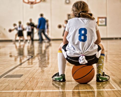 Let's Play! Learn the Rules and Regulations for Youth Basketball Basketball Rules, Vertical Jump Training, Sports Parent, Basketball Tricks, Basketball Photos, Basketball Tips, Youth Basketball, Basketball Workouts, Basketball Skills