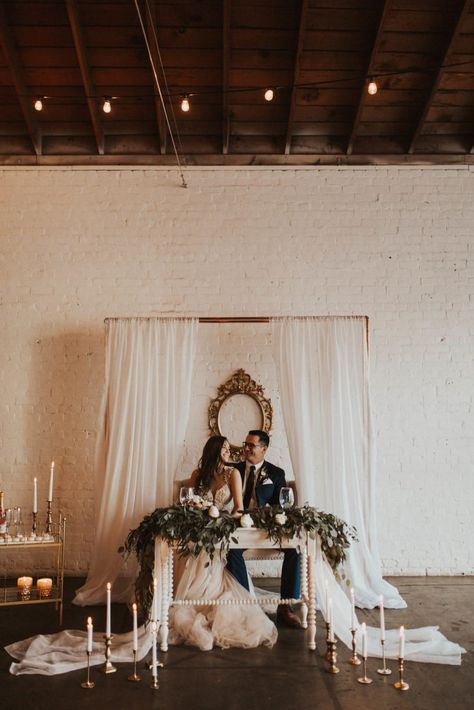 Sweetheart Table Wood Backdrop, Wedding Table Bride And Groom Backdrops, Simple Bride And Groom Table, Sweet Heart Table Ideas, Sweetheart Table Wedding Backdrop, Backdrop Sweetheart Table, Wedding Backdrop Head Table, Mammoth Wedding, Wedding Backdrop Greenery