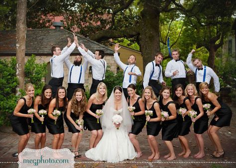 Funny Wedding Photography, Fun Bridal Party Photos, Wedding Photography Bridal Party, Wedding Parties Pictures, Wedding Ceremony Ideas, Wedding Picture Poses, Bridal Party Photos, Wedding Party Photos, Group Pictures