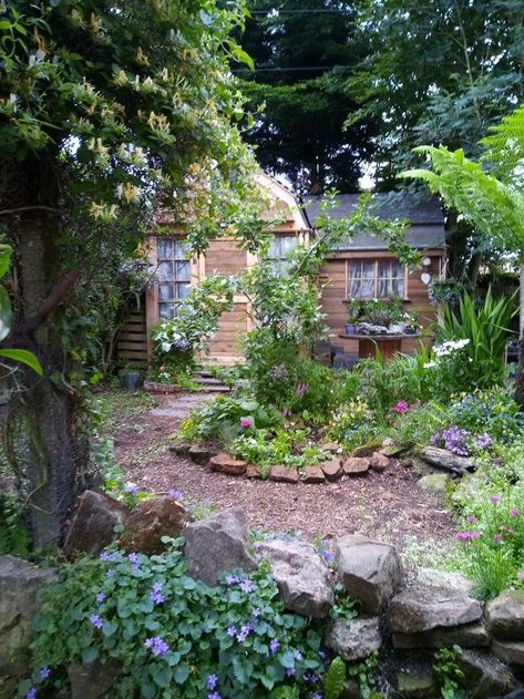 Ornamental Garden Design, Rock Patio, Garden Spells, Cozy Garden, Edible Gardens, Cottage Garden Design, Piscina Natural, House Yard, Garden Wallpaper