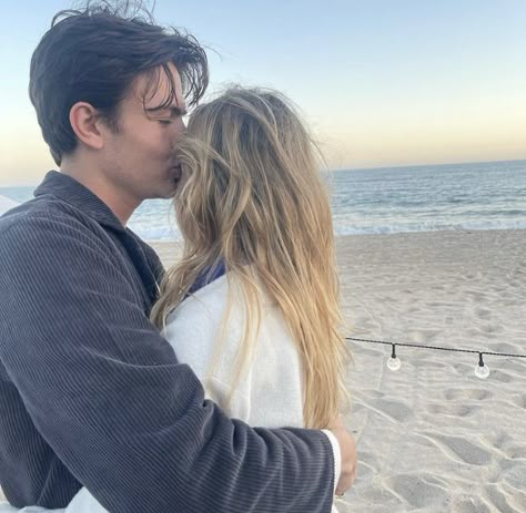 Photoshoot Ideas For Boyfriend, Blonde Couple, Blake Richardson, Blonde Girlfriend, Bailee Madison, New Hope Club, Good Photos, Percy And Annabeth, Ideal Boyfriend